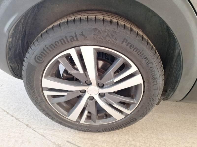 Peugeot 3008 130 EAT8 SeS ALLURE PACK - foto 18