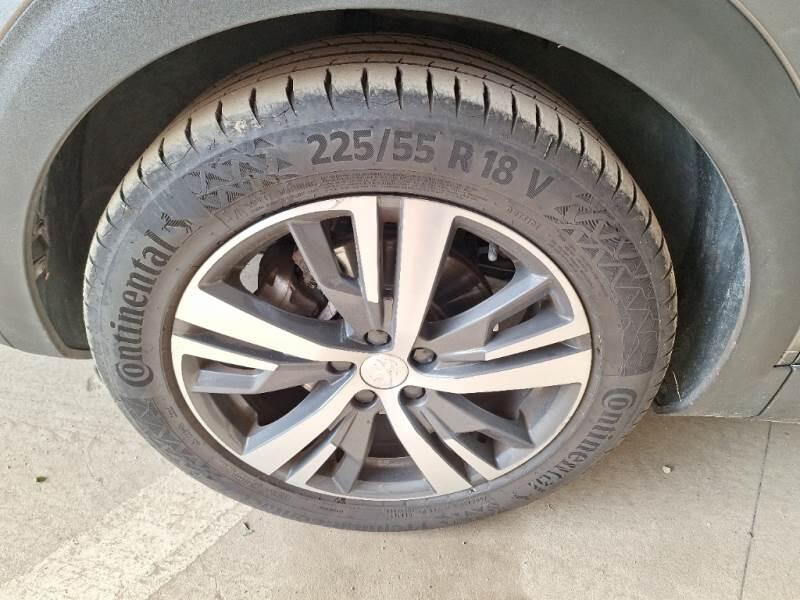 Peugeot 3008 130 EAT8 SeS ALLURE PACK - foto 20