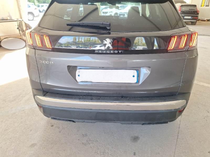 Peugeot 3008 130 EAT8 SeS ALLURE PACK - foto 36