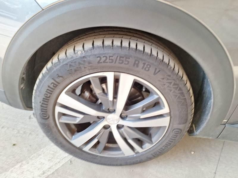 Peugeot 3008 130 EAT8 SeS ALLURE PACK - foto 51