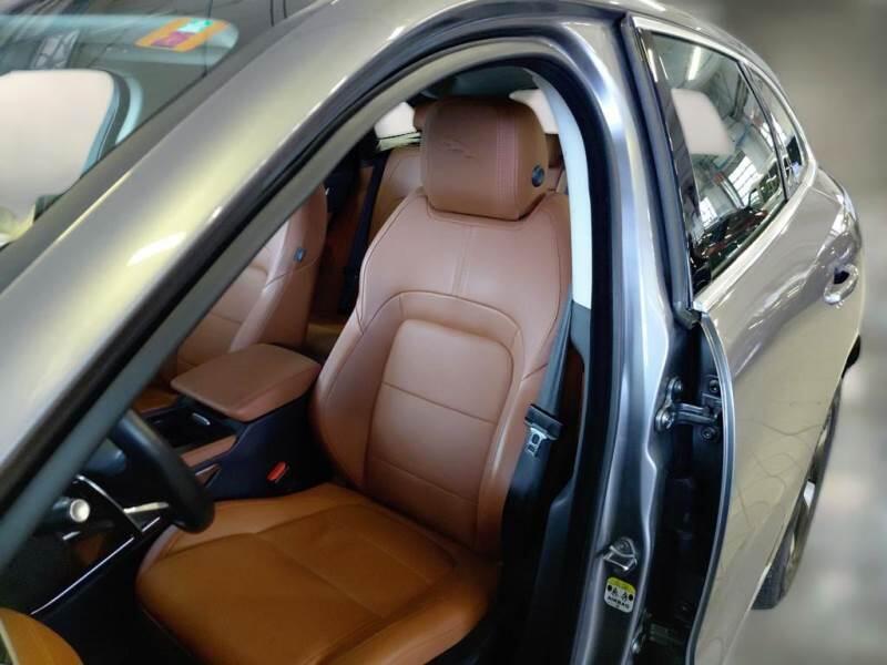Jaguar F-Pace 3.0D D300 R-DYNAMIC SE AUTO 4WD - foto 11
