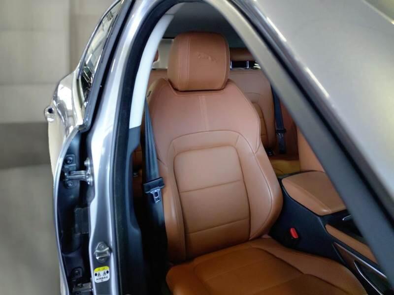 Jaguar F-Pace 3.0D D300 R-DYNAMIC SE AUTO 4WD - foto 13