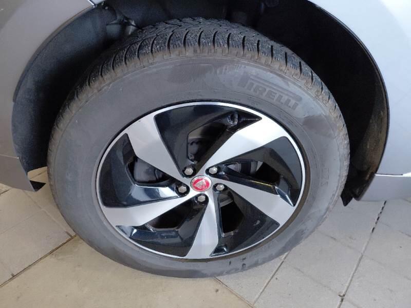 Jaguar F-Pace 3.0D D300 R-DYNAMIC SE AUTO 4WD - foto 18