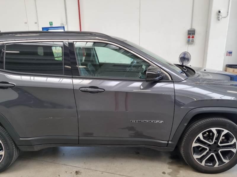 Jeep Compass 1.6 MJET II 96KW LIMITED - foto 38