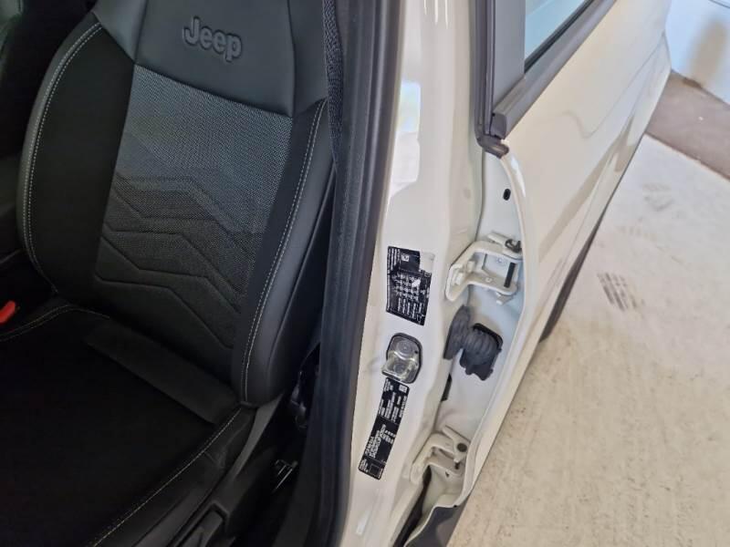 Jeep Avenger SUV 1.2 TURBO ALTITUDE - foto 80