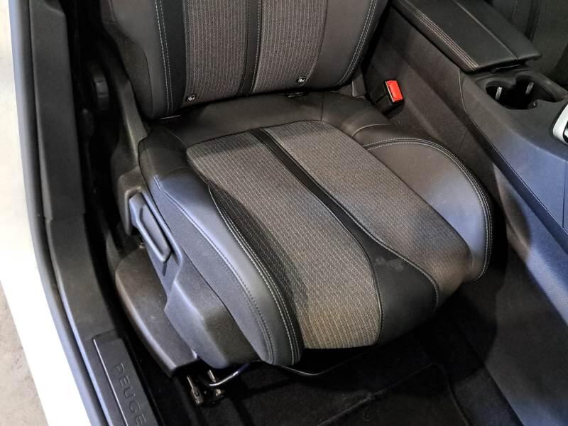Peugeot 3008 130 EAT8 SeS ALLURE - foto 14