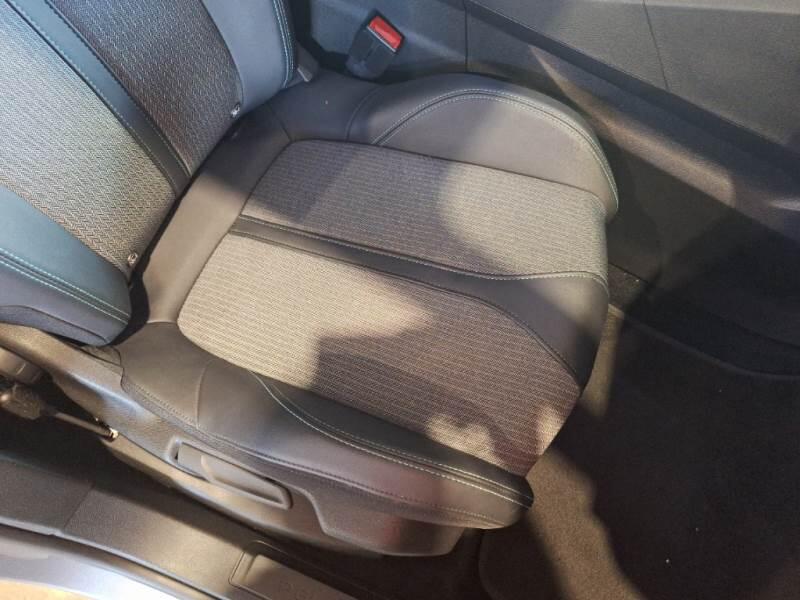 Peugeot 3008 130 EAT8 SeS ALLURE - foto 14
