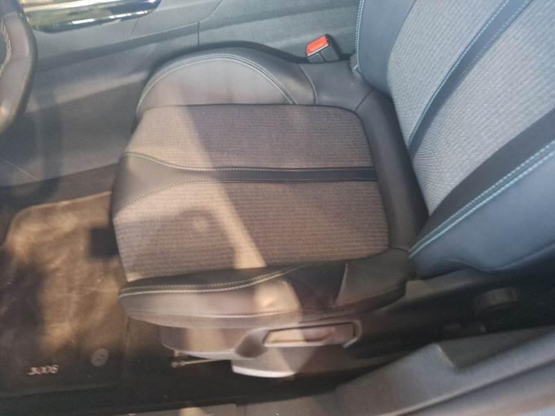 Peugeot 3008 130 EAT8 SeS ALLURE - foto 35